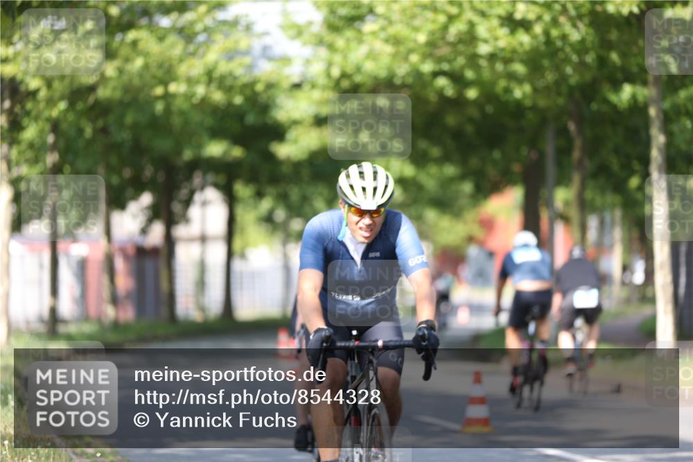 10.08.2025 - GEWOBA Citytriathlon Bremen Yannick Fuchs http://msf.ph/oto/8544328 10.08.2025 10:56:55 Radfahren 5, 67, 101, 145, 454, 501 meine-sportfotos.de