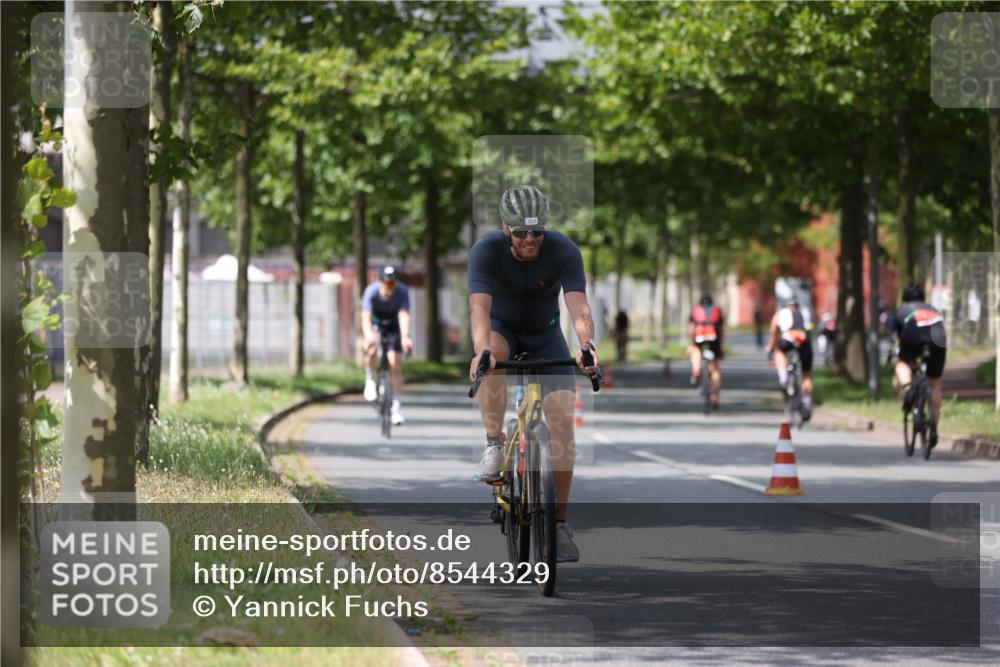 10.08.2025 - GEWOBA Citytriathlon Bremen Yannick Fuchs http://msf.ph/oto/8544329 10.08.2025 12:54:19 Radfahren 582, 618, 707, 740, 742, 750, 789, 1006, 1039 meine-sportfotos.de