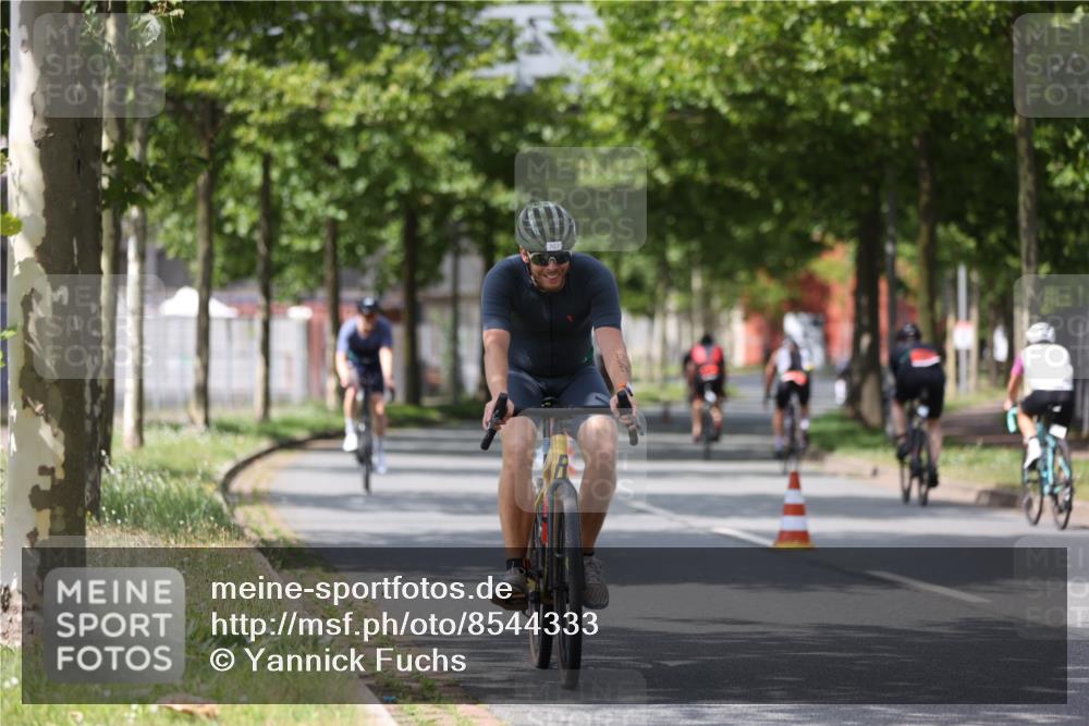 10.08.2025 - GEWOBA Citytriathlon Bremen Yannick Fuchs http://msf.ph/oto/8544333 10.08.2025 12:54:19 Radfahren 582, 618, 707, 740, 742, 750, 789, 1006, 1039 meine-sportfotos.de