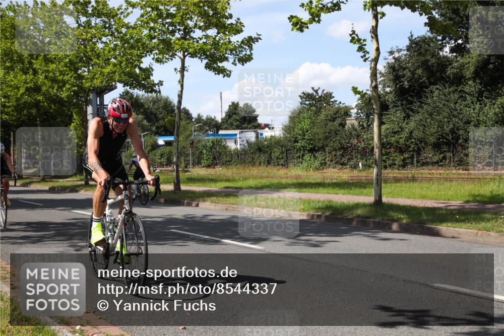 10.08.2025 - GEWOBA Citytriathlon Bremen Yannick Fuchs http://msf.ph/oto/8544337 10.08.2025 14:49:09 Radfahren 318, 351, 373, 401, 403 meine-sportfotos.de