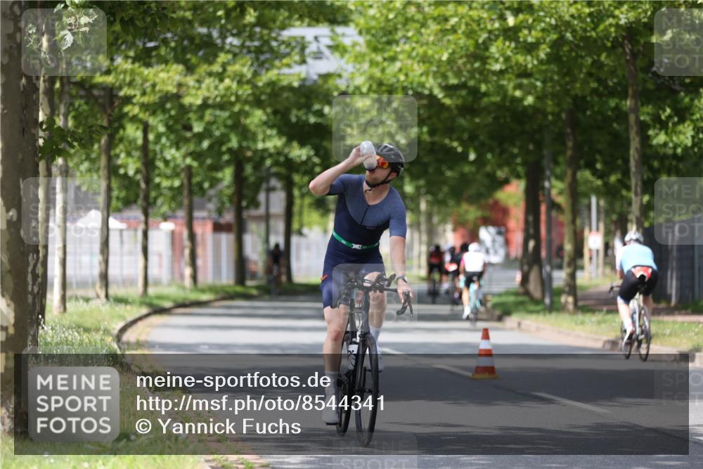 10.08.2025 - GEWOBA Citytriathlon Bremen Yannick Fuchs http://msf.ph/oto/8544341 10.08.2025 12:54:21 Radfahren 580, 582, 618, 707, 740, 742, 750, 789, 826, 1006, 1039 meine-sportfotos.de