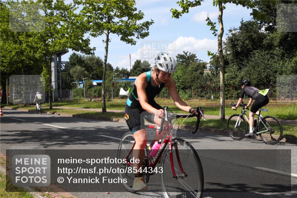 10.08.2025 - GEWOBA Citytriathlon Bremen Yannick Fuchs http://msf.ph/oto/8544343 10.08.2025 14:49:10 Radfahren 318, 351, 373, 401, 403 meine-sportfotos.de