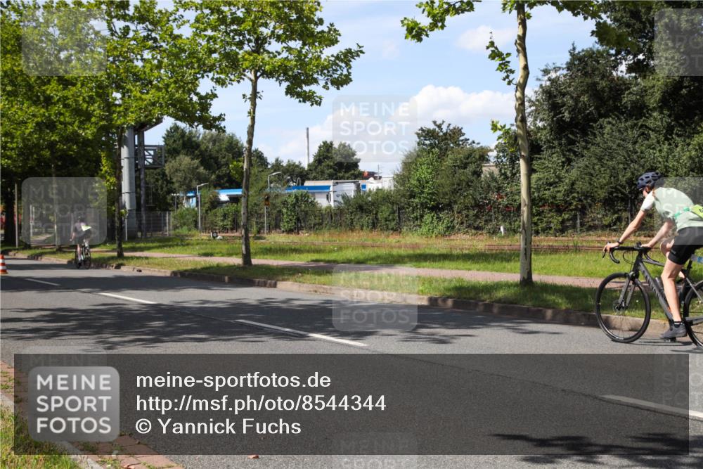 10.08.2025 - GEWOBA Citytriathlon Bremen Yannick Fuchs http://msf.ph/oto/8544344 10.08.2025 14:49:12 Radfahren 318, 351, 373, 401, 403 meine-sportfotos.de