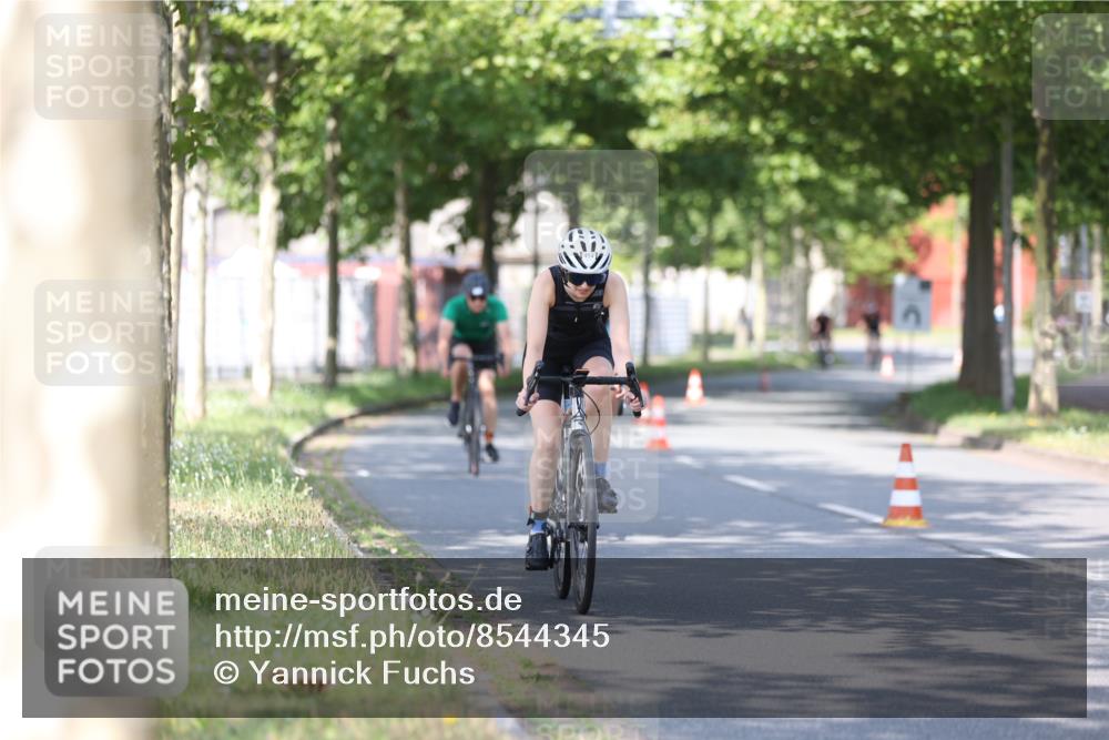10.08.2025 - GEWOBA Citytriathlon Bremen Yannick Fuchs http://msf.ph/oto/8544345 10.08.2025 10:57:05 Radfahren 5, 77, 101, 145, 233, 454, 501 meine-sportfotos.de