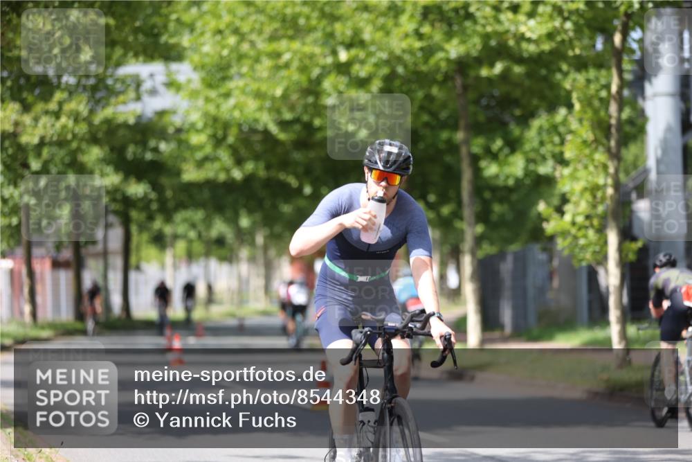 10.08.2025 - GEWOBA Citytriathlon Bremen Yannick Fuchs http://msf.ph/oto/8544348 10.08.2025 12:54:22 Radfahren 580, 582, 618, 707, 740, 750, 789, 826, 1006 meine-sportfotos.de