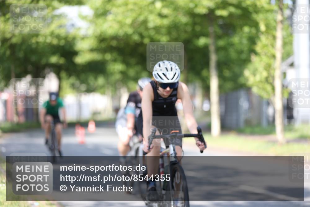 10.08.2025 - GEWOBA Citytriathlon Bremen Yannick Fuchs http://msf.ph/oto/8544355 10.08.2025 10:57:06 Radfahren 5, 77, 101, 233, 454, 501 meine-sportfotos.de