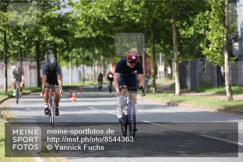 10.08.2025 - GEWOBA Citytriathlon Bremen Yannick Fuchs http://msf.ph/oto/8544363 10.08.2025 12:54:27 Radfahren 580, 582, 618, 707, 740, 783, 789, 826 meine-sportfotos.de
