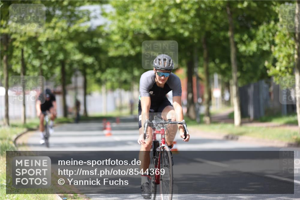 10.08.2025 - GEWOBA Citytriathlon Bremen Yannick Fuchs http://msf.ph/oto/8544369 10.08.2025 12:54:28 Radfahren 580, 582, 618, 634, 707, 740, 783, 789, 790, 826 meine-sportfotos.de