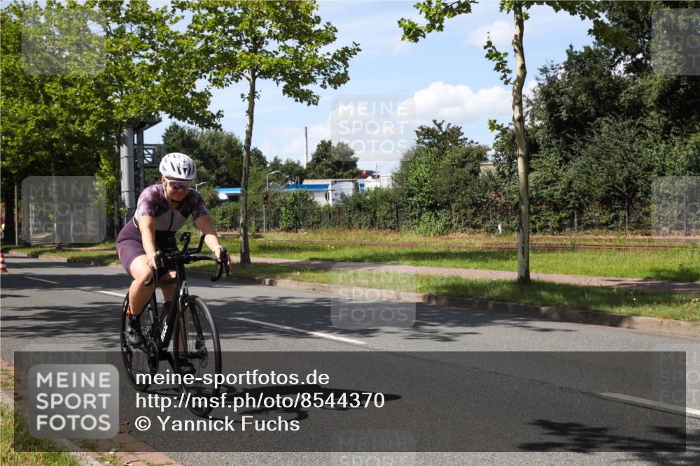 10.08.2025 - GEWOBA Citytriathlon Bremen Yannick Fuchs http://msf.ph/oto/8544370 10.08.2025 14:49:36 Radfahren 6, 169, 286, 305, 328, 377, 402, 429, 461, 466, 491, 517 meine-sportfotos.de