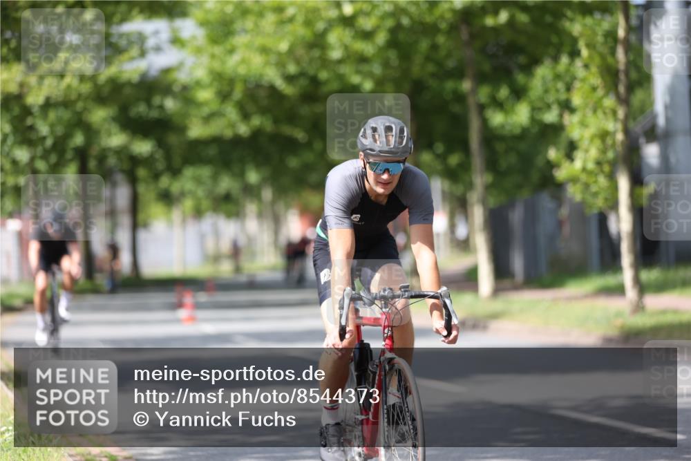 10.08.2025 - GEWOBA Citytriathlon Bremen Yannick Fuchs http://msf.ph/oto/8544373 10.08.2025 12:54:28 Radfahren 580, 582, 618, 634, 707, 740, 783, 789, 790, 826 meine-sportfotos.de