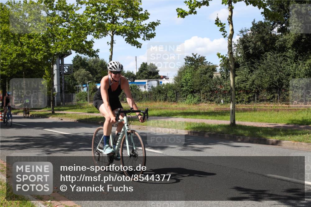 10.08.2025 - GEWOBA Citytriathlon Bremen Yannick Fuchs http://msf.ph/oto/8544377 10.08.2025 14:49:39 Radfahren 6, 169, 286, 305, 328, 377, 402, 407, 429, 461, 466, 491, 517 meine-sportfotos.de