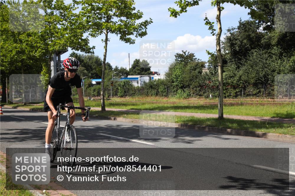 10.08.2025 - GEWOBA Citytriathlon Bremen Yannick Fuchs http://msf.ph/oto/8544401 10.08.2025 14:49:52 Radfahren 6, 120, 169, 193, 293, 305, 322, 402, 407, 429, 466, 509, 517 meine-sportfotos.de