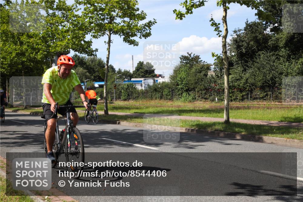 10.08.2025 - GEWOBA Citytriathlon Bremen Yannick Fuchs http://msf.ph/oto/8544406 10.08.2025 14:49:55 Radfahren 6, 120, 169, 193, 293, 305, 322, 400, 407, 466, 509, 517 meine-sportfotos.de