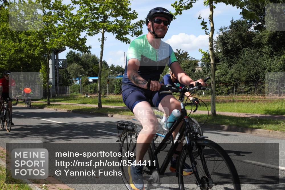 10.08.2025 - GEWOBA Citytriathlon Bremen Yannick Fuchs http://msf.ph/oto/8544411 10.08.2025 14:49:57 Radfahren 120, 169, 193, 293, 305, 322, 356, 400, 407, 509 meine-sportfotos.de
