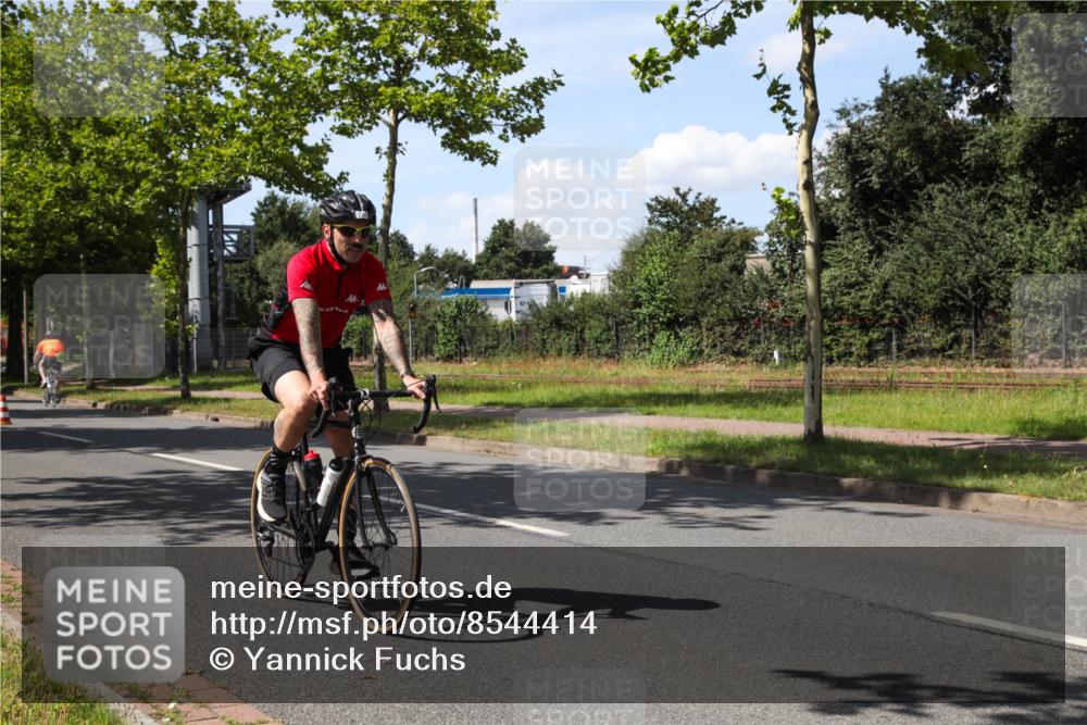 10.08.2025 - GEWOBA Citytriathlon Bremen Yannick Fuchs http://msf.ph/oto/8544414 10.08.2025 14:49:58 Radfahren 120, 169, 193, 293, 305, 322, 356, 400, 407, 509 meine-sportfotos.de