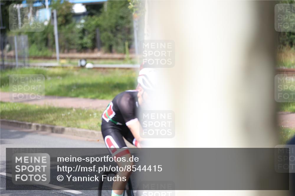 10.08.2025 - GEWOBA Citytriathlon Bremen Yannick Fuchs http://msf.ph/oto/8544415 10.08.2025 12:54:42 Radfahren 580, 582, 634, 736, 783, 789, 790, 826, 1029 meine-sportfotos.de