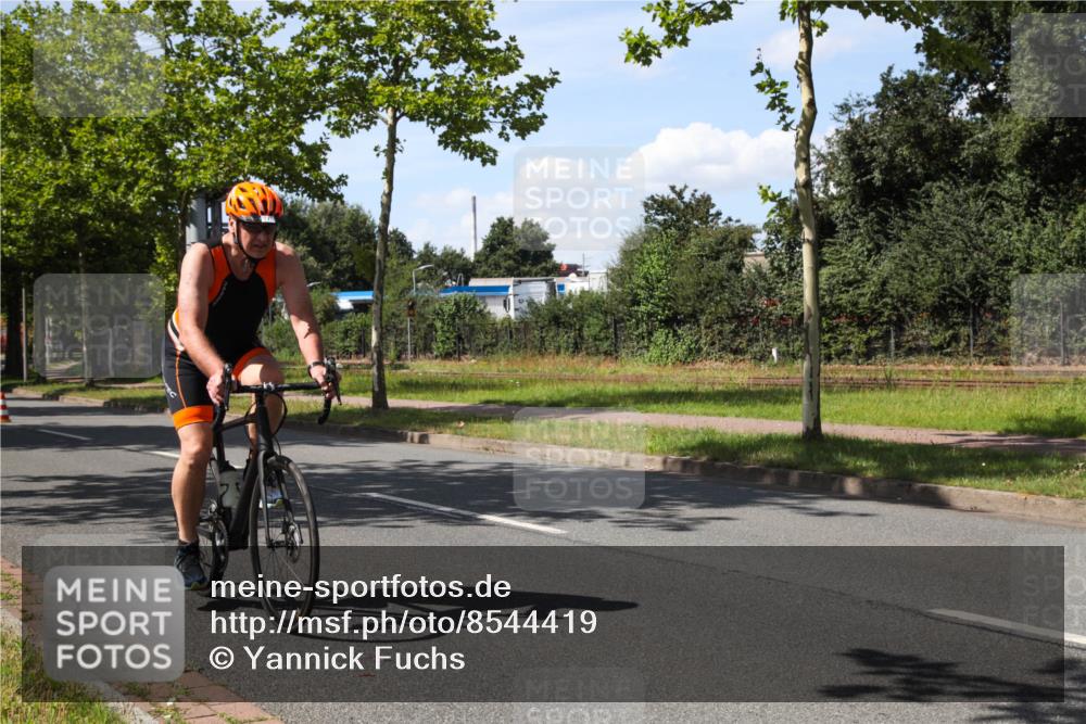10.08.2025 - GEWOBA Citytriathlon Bremen Yannick Fuchs http://msf.ph/oto/8544419 10.08.2025 14:50:06 Radfahren 120, 193, 293, 322, 352, 356, 400, 410, 509 meine-sportfotos.de