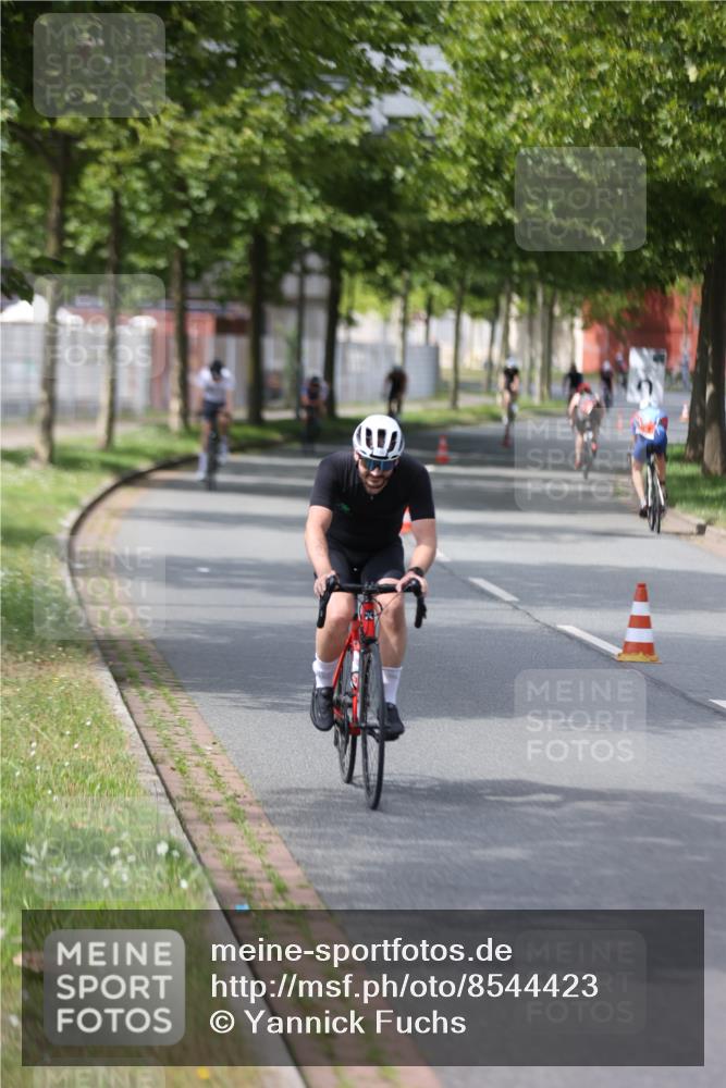 10.08.2025 - GEWOBA Citytriathlon Bremen Yannick Fuchs http://msf.ph/oto/8544423 10.08.2025 12:54:48 Radfahren 591, 632, 634, 728, 736, 781, 783, 790, 1029 meine-sportfotos.de