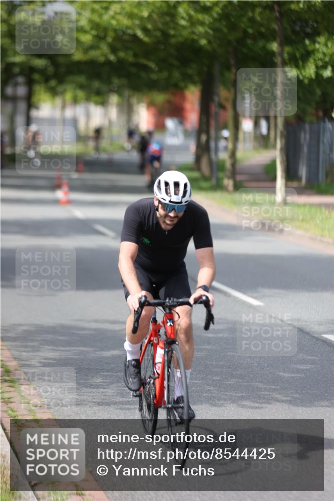 10.08.2025 - GEWOBA Citytriathlon Bremen Yannick Fuchs http://msf.ph/oto/8544425 10.08.2025 12:54:49 Radfahren 563, 591, 632, 634, 728, 736, 781, 783, 790, 1029 meine-sportfotos.de