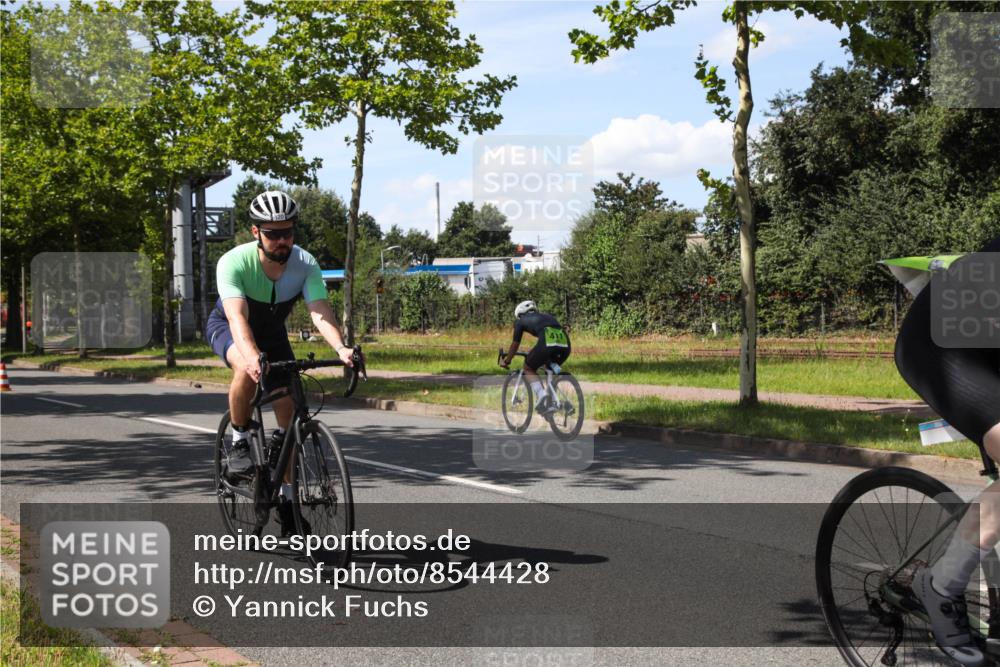 10.08.2025 - GEWOBA Citytriathlon Bremen Yannick Fuchs http://msf.ph/oto/8544428 10.08.2025 14:50:10 Radfahren 120, 293, 322, 352, 356, 400, 410 meine-sportfotos.de