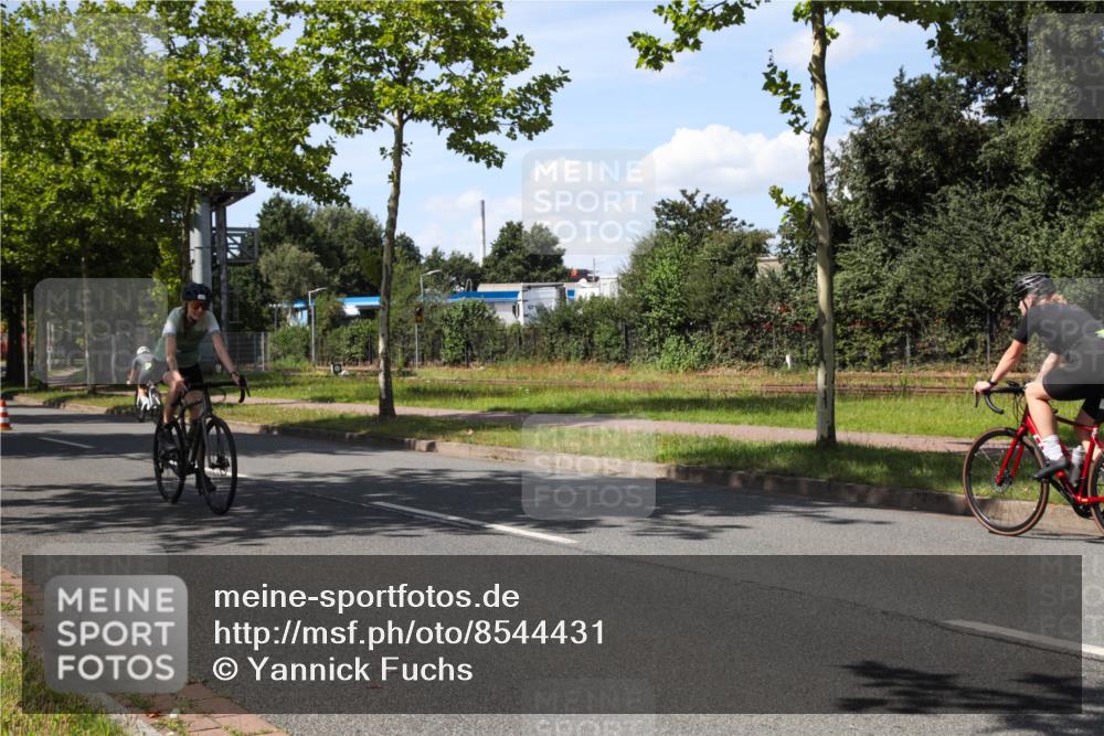 10.08.2025 - GEWOBA Citytriathlon Bremen Yannick Fuchs http://msf.ph/oto/8544431 10.08.2025 14:50:13 Radfahren 120, 293, 352, 356, 400, 410, 504 meine-sportfotos.de