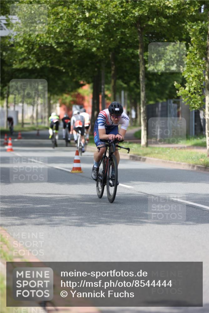10.08.2025 - GEWOBA Citytriathlon Bremen Yannick Fuchs http://msf.ph/oto/8544444 10.08.2025 12:54:54 Radfahren 563, 591, 632, 728, 736, 761, 781, 1029 meine-sportfotos.de