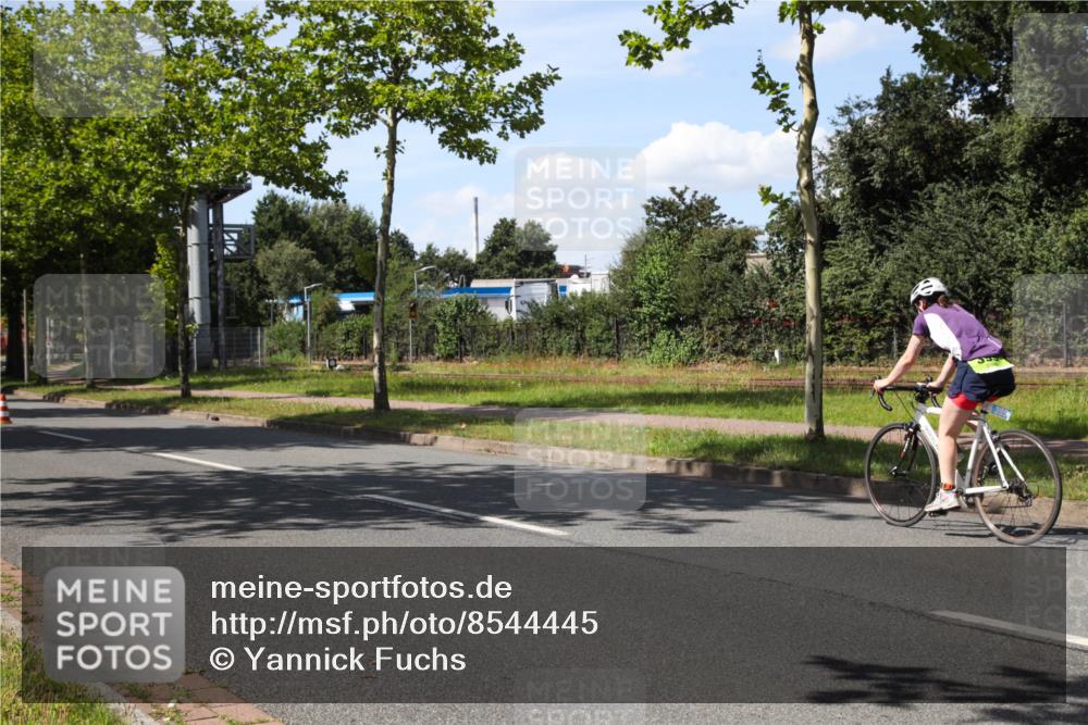 10.08.2025 - GEWOBA Citytriathlon Bremen Yannick Fuchs http://msf.ph/oto/8544445 10.08.2025 14:50:24 Radfahren 231, 352, 410, 416, 504 meine-sportfotos.de
