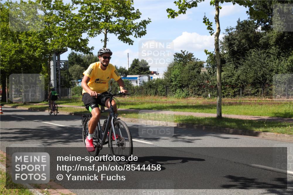 10.08.2025 - GEWOBA Citytriathlon Bremen Yannick Fuchs http://msf.ph/oto/8544458 10.08.2025 14:50:35 Radfahren 231, 416, 504 meine-sportfotos.de