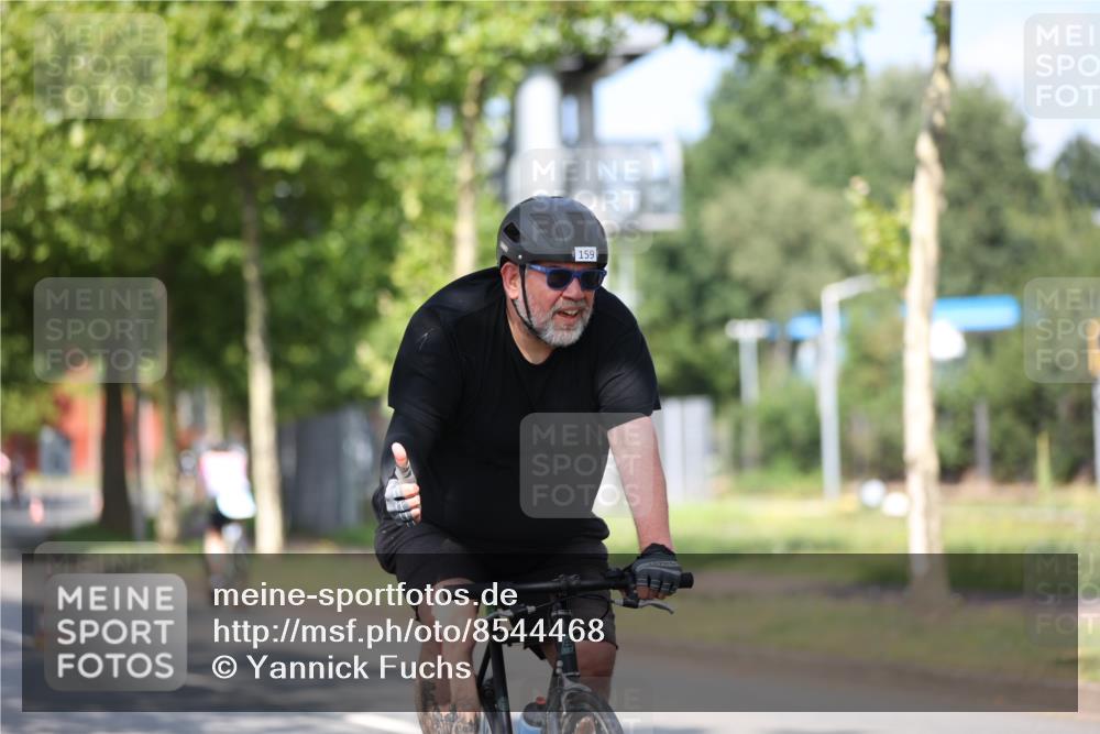 10.08.2025 - GEWOBA Citytriathlon Bremen Yannick Fuchs http://msf.ph/oto/8544468 10.08.2025 10:57:53 Radfahren 35, 143, 159, 215, 458 meine-sportfotos.de