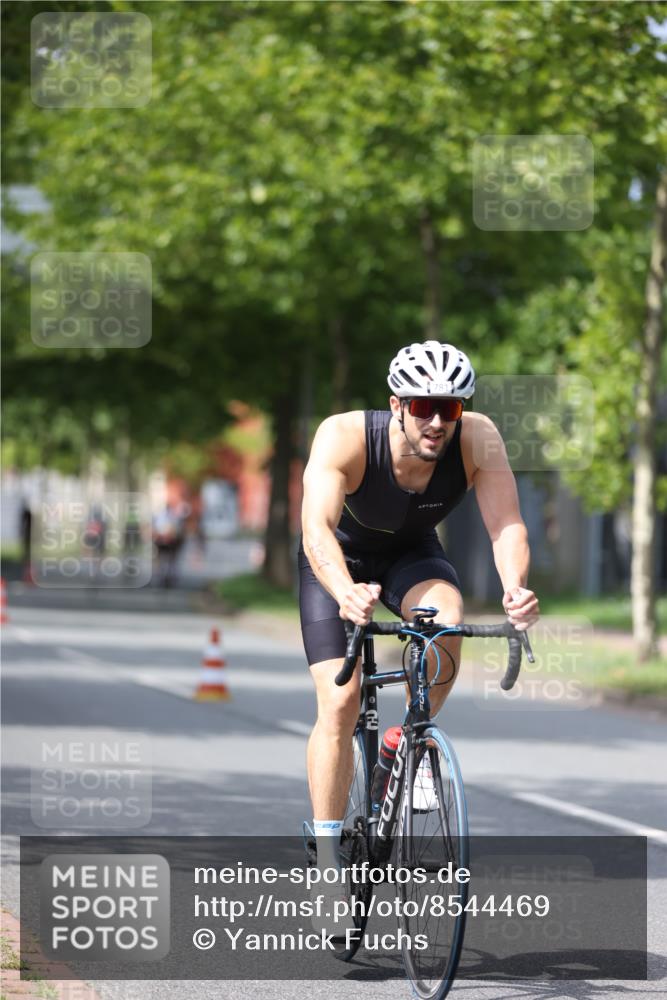 10.08.2025 - GEWOBA Citytriathlon Bremen Yannick Fuchs http://msf.ph/oto/8544469 10.08.2025 12:54:56 Radfahren 563, 591, 632, 728, 736, 761, 781, 1029 meine-sportfotos.de