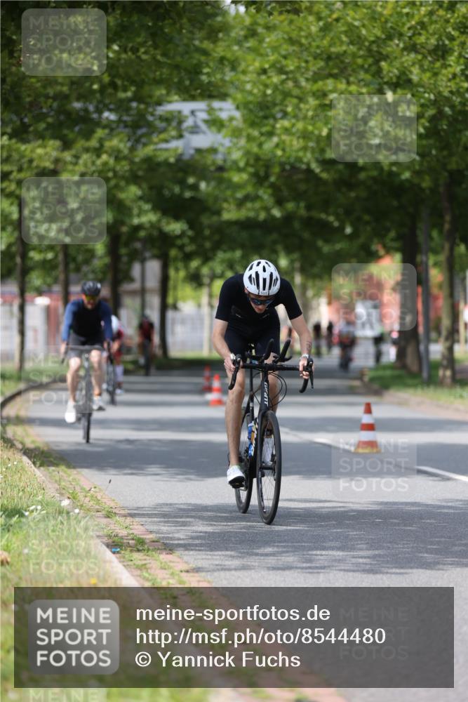 10.08.2025 - GEWOBA Citytriathlon Bremen Yannick Fuchs http://msf.ph/oto/8544480 10.08.2025 12:54:59 Radfahren 563, 591, 632, 714, 728, 736, 761, 766, 781, 794, 1015, 1029 meine-sportfotos.de
