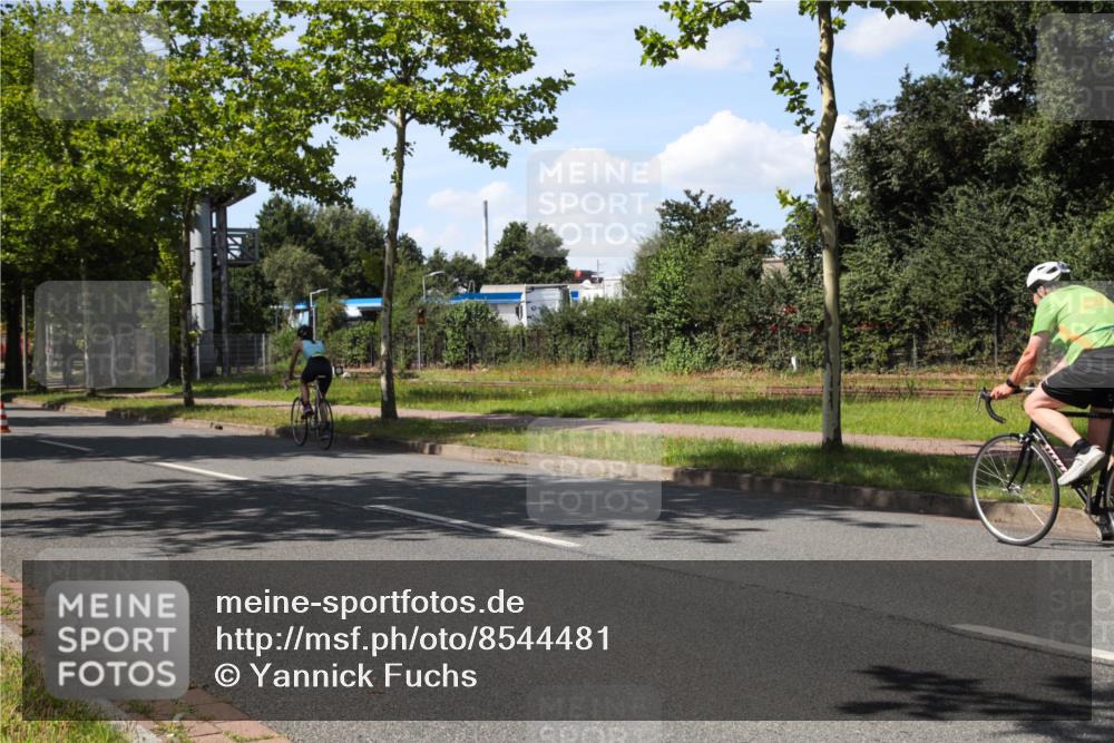 10.08.2025 - GEWOBA Citytriathlon Bremen Yannick Fuchs http://msf.ph/oto/8544481 10.08.2025 14:51:02 Radfahren 275, 379, 411, 470, 494 meine-sportfotos.de