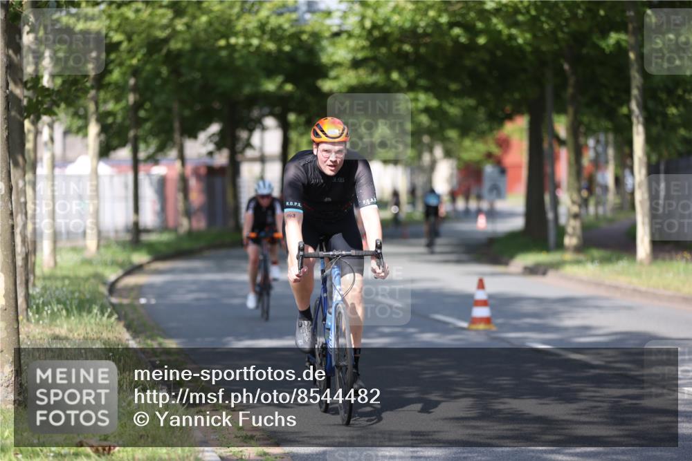 10.08.2025 - GEWOBA Citytriathlon Bremen Yannick Fuchs http://msf.ph/oto/8544482 10.08.2025 10:58:04 Radfahren 125, 143, 185, 443, 445, 453, 472, 493 meine-sportfotos.de