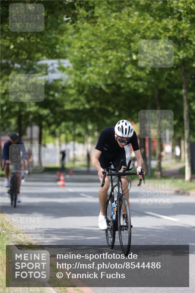 10.08.2025 - GEWOBA Citytriathlon Bremen Yannick Fuchs http://msf.ph/oto/8544486 10.08.2025 12:54:59 Radfahren 563, 591, 632, 714, 728, 736, 761, 766, 781, 794, 1015, 1029 meine-sportfotos.de