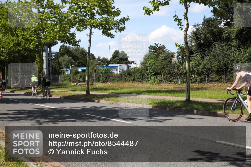 10.08.2025 - GEWOBA Citytriathlon Bremen Yannick Fuchs http://msf.ph/oto/8544487 10.08.2025 14:51:05 Radfahren 275, 338, 379, 411, 470, 494 meine-sportfotos.de