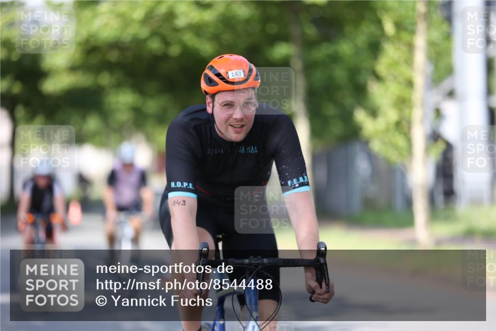 10.08.2025 - GEWOBA Citytriathlon Bremen Yannick Fuchs http://msf.ph/oto/8544488 10.08.2025 10:58:05 Radfahren 1, 125, 143, 185, 443, 445, 453, 472, 493 meine-sportfotos.de