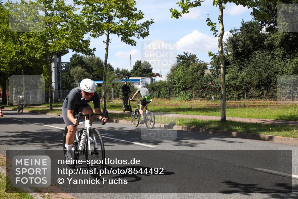 10.08.2025 - GEWOBA Citytriathlon Bremen Yannick Fuchs http://msf.ph/oto/8544492 10.08.2025 14:51:09 Radfahren 338, 379, 411, 470, 494 meine-sportfotos.de