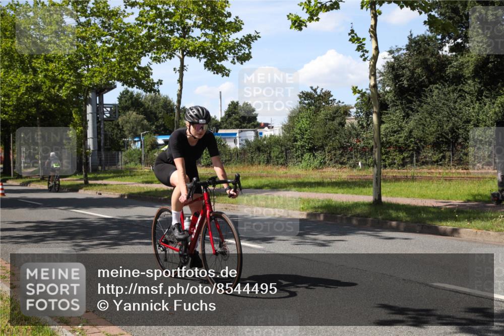 10.08.2025 - GEWOBA Citytriathlon Bremen Yannick Fuchs http://msf.ph/oto/8544495 10.08.2025 14:51:11 Radfahren 338, 379, 399, 411, 470, 494 meine-sportfotos.de