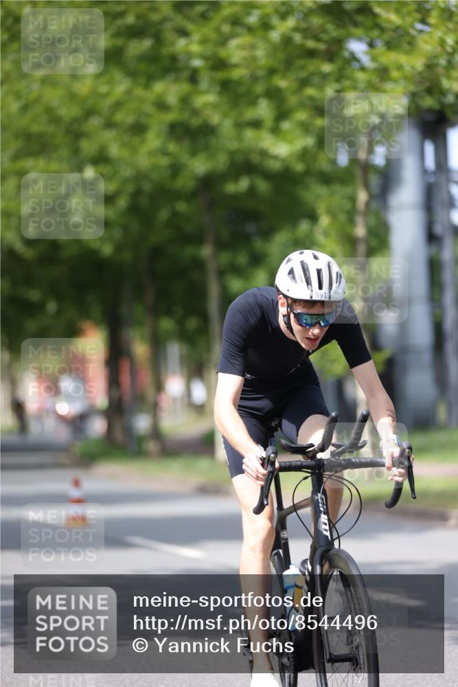 10.08.2025 - GEWOBA Citytriathlon Bremen Yannick Fuchs http://msf.ph/oto/8544496 10.08.2025 12:55:00 Radfahren 563, 591, 632, 714, 728, 761, 766, 781, 794, 1015, 1029 meine-sportfotos.de