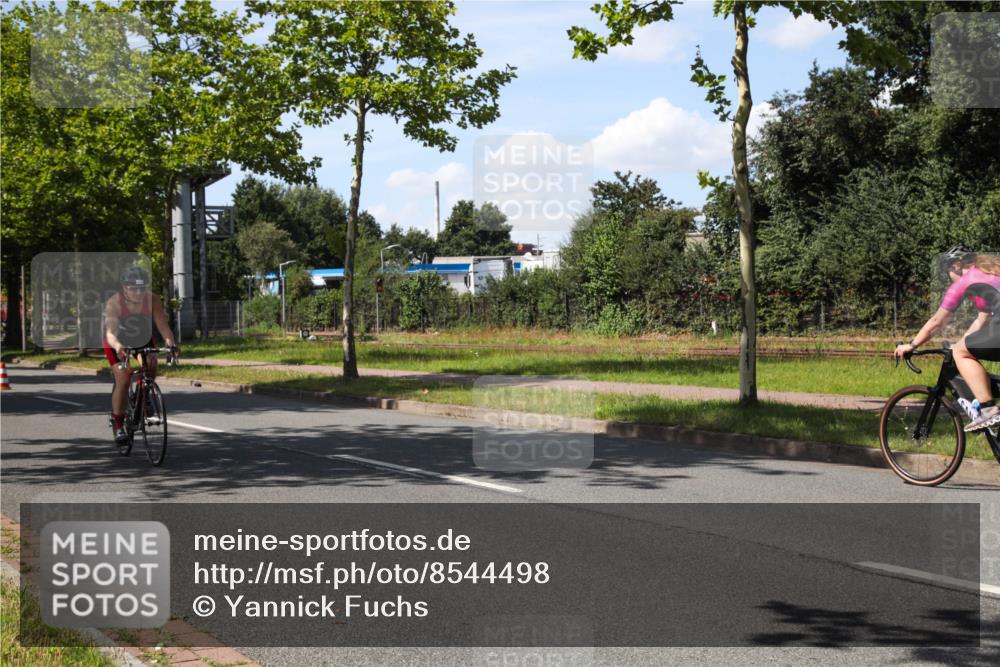 10.08.2025 - GEWOBA Citytriathlon Bremen Yannick Fuchs http://msf.ph/oto/8544498 10.08.2025 14:51:13 Radfahren 338, 379, 399, 411, 470, 492, 494 meine-sportfotos.de