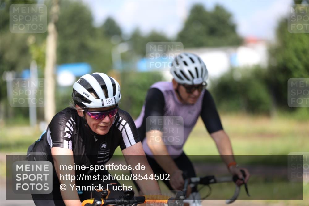 10.08.2025 - GEWOBA Citytriathlon Bremen Yannick Fuchs http://msf.ph/oto/8544502 10.08.2025 10:58:07 Radfahren 1, 125, 143, 185, 443, 445, 453, 472, 493, 513 meine-sportfotos.de