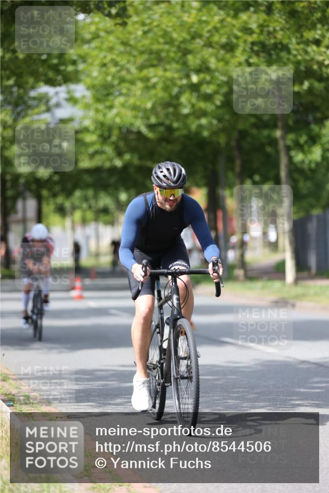 10.08.2025 - GEWOBA Citytriathlon Bremen Yannick Fuchs http://msf.ph/oto/8544506 10.08.2025 12:55:01 Radfahren 563, 591, 632, 714, 728, 761, 766, 781, 794, 877, 1015, 1029 meine-sportfotos.de