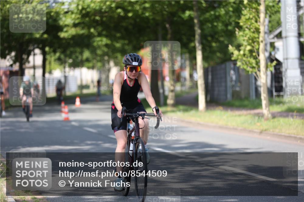 10.08.2025 - GEWOBA Citytriathlon Bremen Yannick Fuchs http://msf.ph/oto/8544509 10.08.2025 10:58:12 Radfahren 1, 125, 143, 165, 185, 402, 443, 445, 453, 472, 493, 513 meine-sportfotos.de