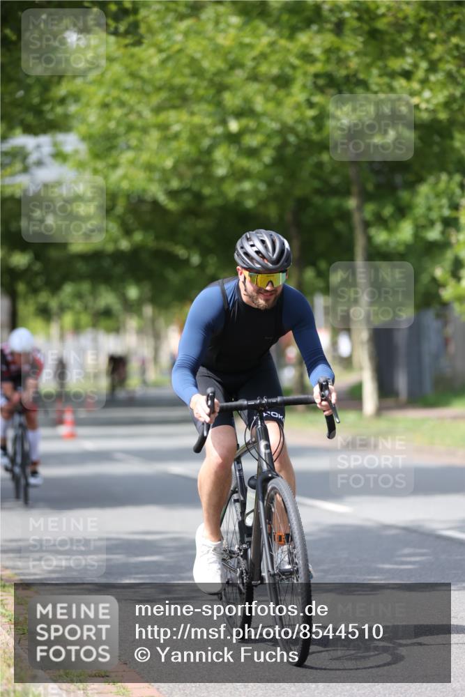 10.08.2025 - GEWOBA Citytriathlon Bremen Yannick Fuchs http://msf.ph/oto/8544510 10.08.2025 12:55:01 Radfahren 563, 591, 632, 714, 728, 761, 766, 781, 794, 877, 1015, 1029 meine-sportfotos.de