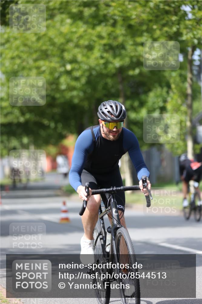 10.08.2025 - GEWOBA Citytriathlon Bremen Yannick Fuchs http://msf.ph/oto/8544513 10.08.2025 12:55:01 Radfahren 563, 591, 632, 714, 728, 761, 766, 781, 794, 877, 1015, 1029 meine-sportfotos.de