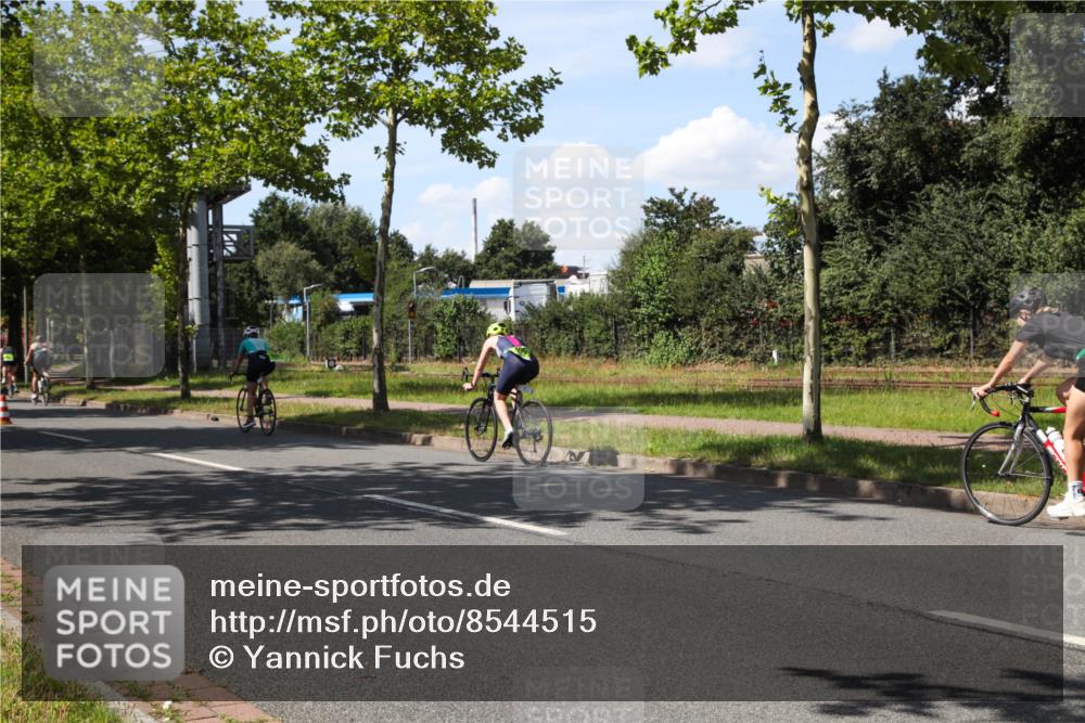 10.08.2025 - GEWOBA Citytriathlon Bremen Yannick Fuchs http://msf.ph/oto/8544515 10.08.2025 14:51:21 Radfahren 212, 338, 379, 399, 411, 468, 470, 492, 494 meine-sportfotos.de