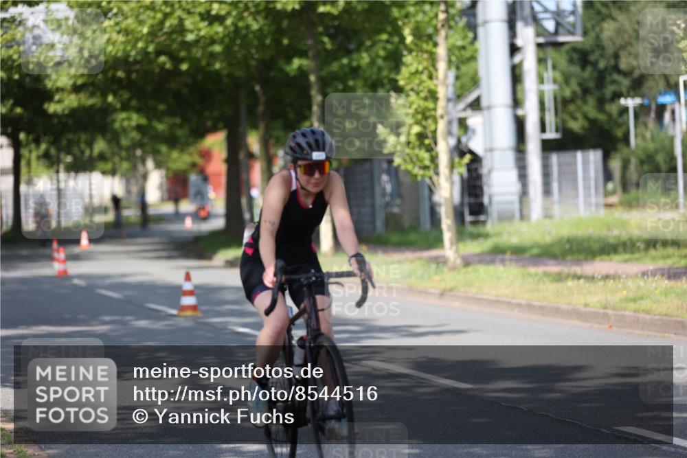 10.08.2025 - GEWOBA Citytriathlon Bremen Yannick Fuchs http://msf.ph/oto/8544516 10.08.2025 10:58:12 Radfahren 1, 125, 143, 165, 185, 402, 443, 445, 453, 472, 493, 513 meine-sportfotos.de
