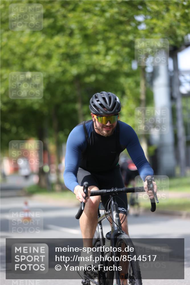 10.08.2025 - GEWOBA Citytriathlon Bremen Yannick Fuchs http://msf.ph/oto/8544517 10.08.2025 12:55:01 Radfahren 563, 591, 632, 714, 728, 761, 766, 781, 794, 877, 1015, 1029 meine-sportfotos.de