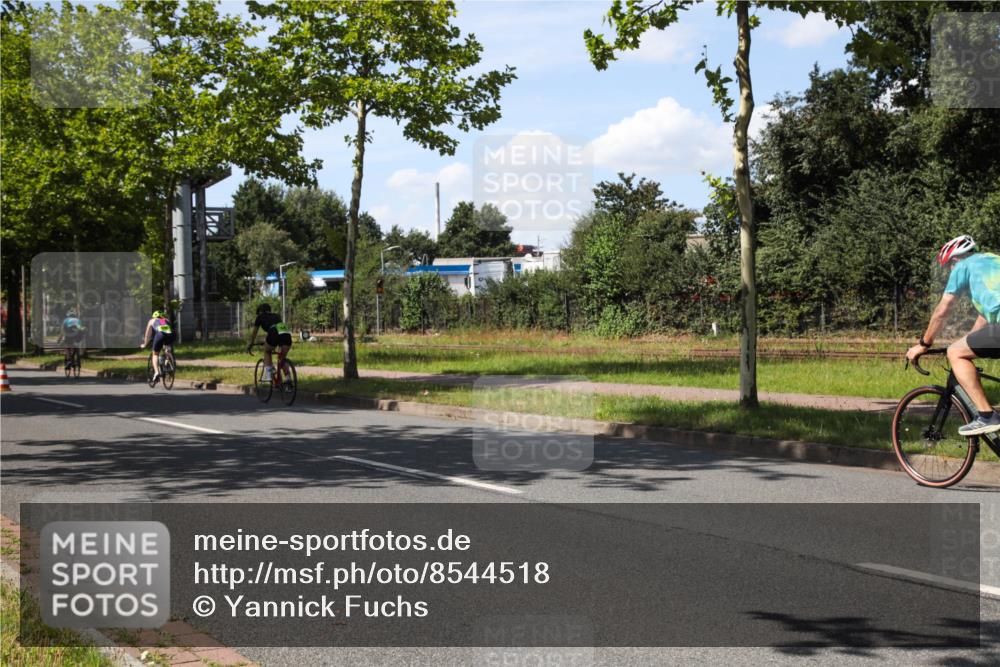 10.08.2025 - GEWOBA Citytriathlon Bremen Yannick Fuchs http://msf.ph/oto/8544518 10.08.2025 14:51:23 Radfahren 212, 338, 374, 399, 468, 470, 492, 494 meine-sportfotos.de