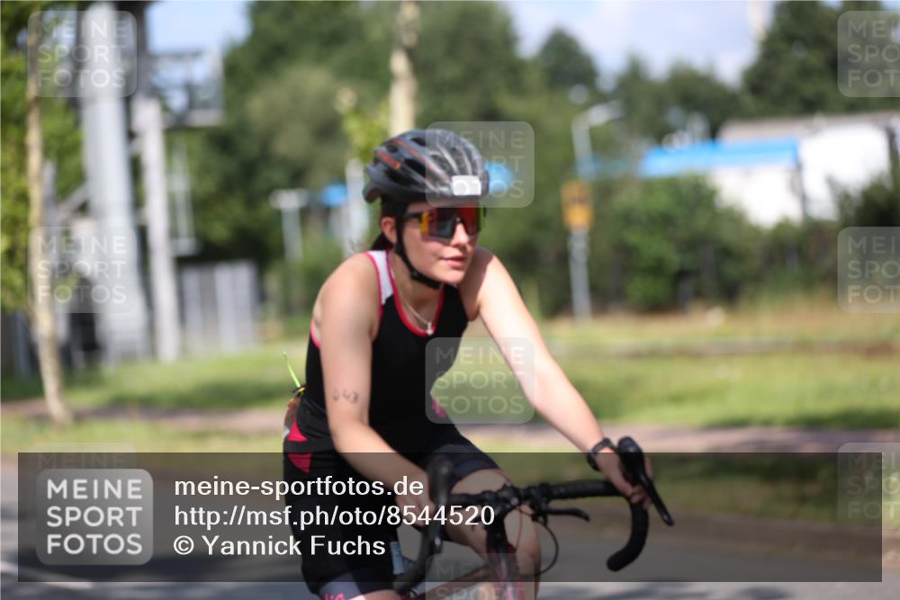 10.08.2025 - GEWOBA Citytriathlon Bremen Yannick Fuchs http://msf.ph/oto/8544520 10.08.2025 10:58:13 Radfahren 1, 125, 143, 165, 185, 402, 443, 445, 453, 472, 493, 513 meine-sportfotos.de